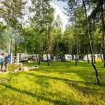 La Playa & Camp تريبينا